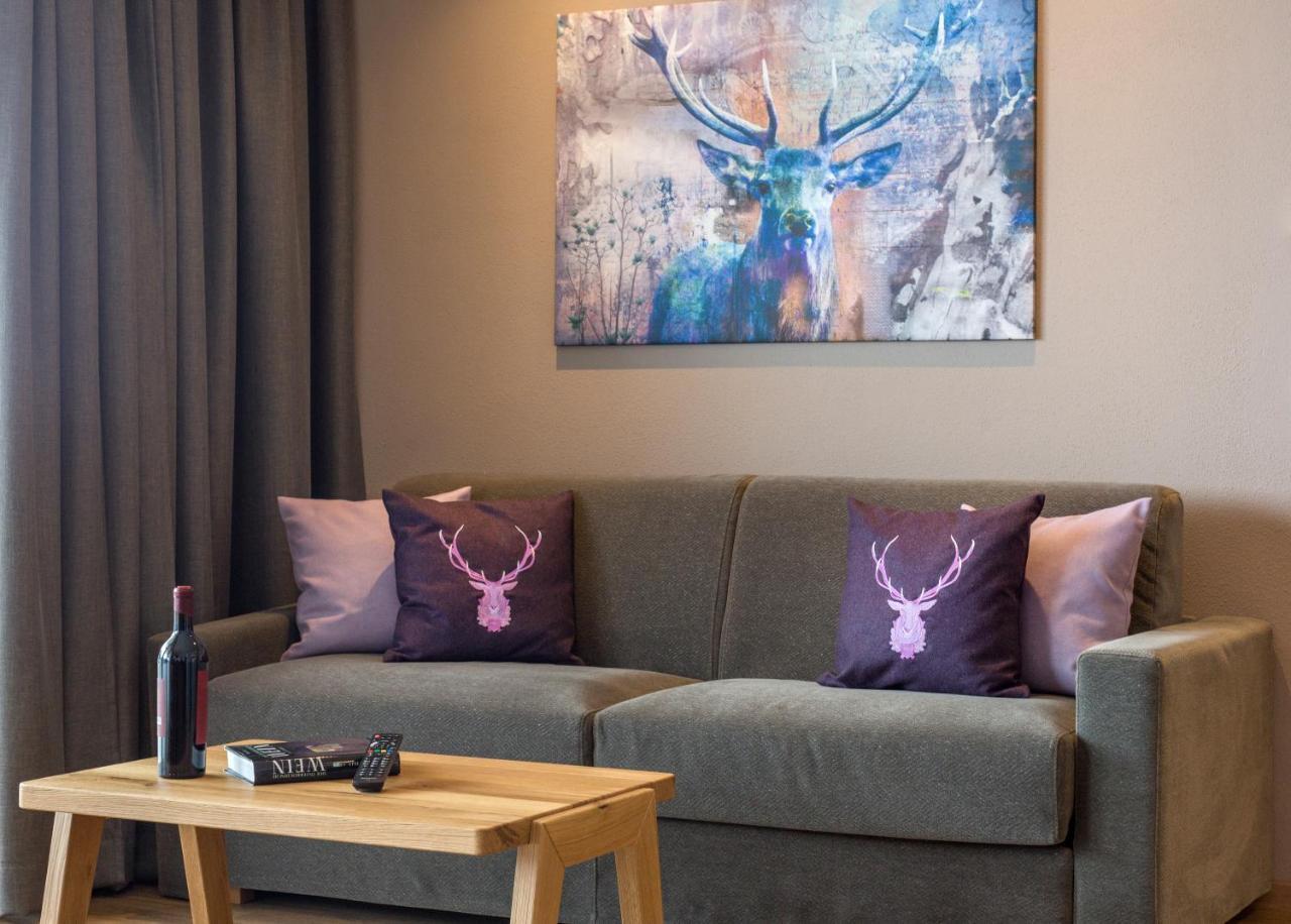 Das Gruenholz Aparthotel มึลบาค อัม โฮคเคอนิก ภายนอก รูปภาพ